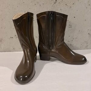 Molded Construction Brown Fleece-lined Waterproof Boots -  Size 8